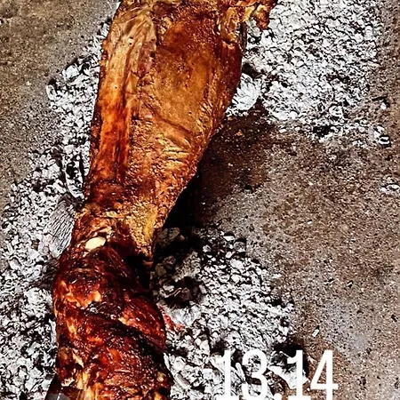 Bar Restaurant & Vellezerit Gjelaj بيت ضيافة *