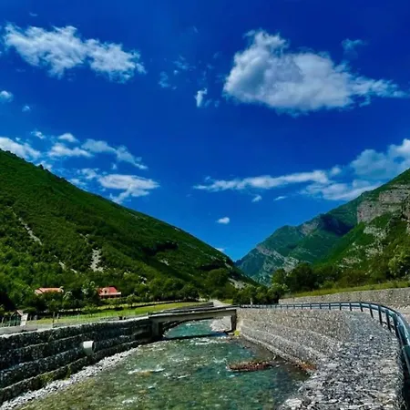 Gasthof Bar Restaurant Hotel&camping Vellezerit Gjelaj